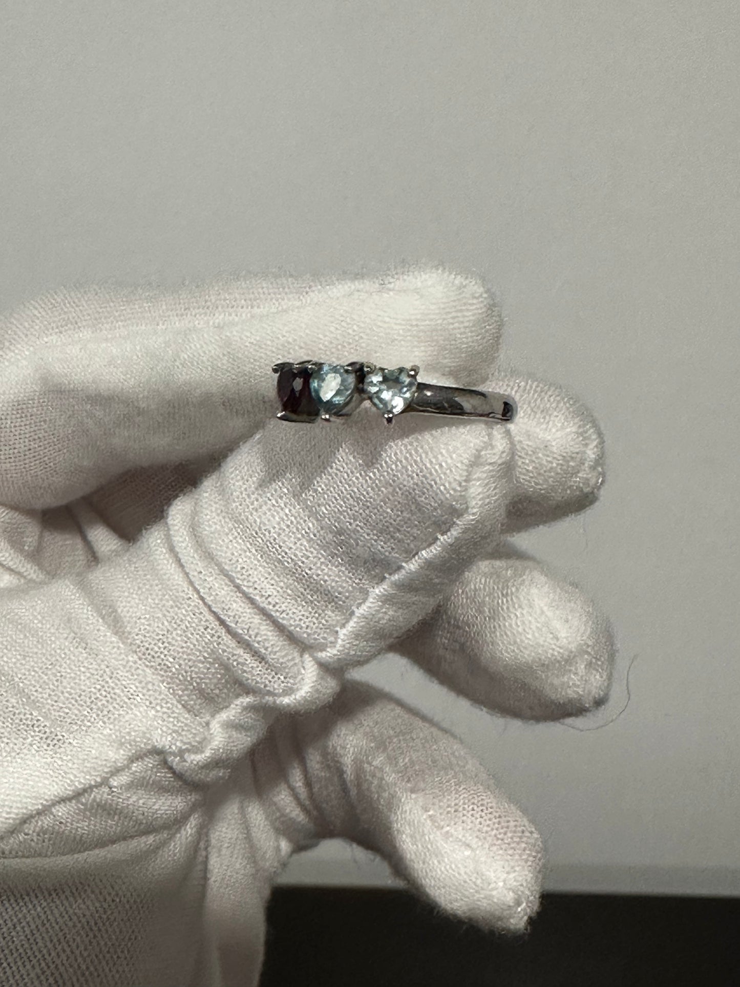 10K White Gold Heart Ring Size 6.25