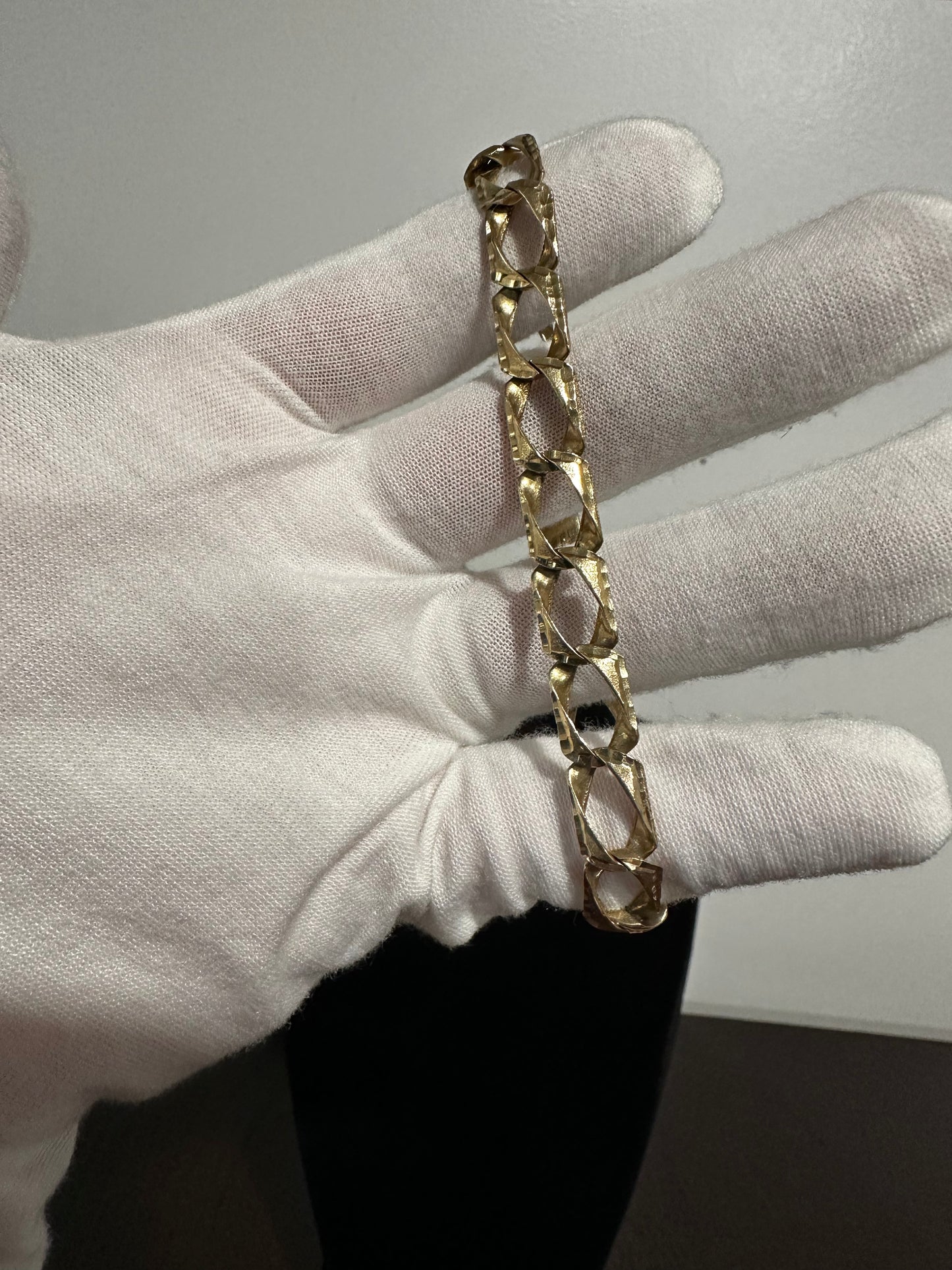 10K Diamond Cut Bracelet 8.5”