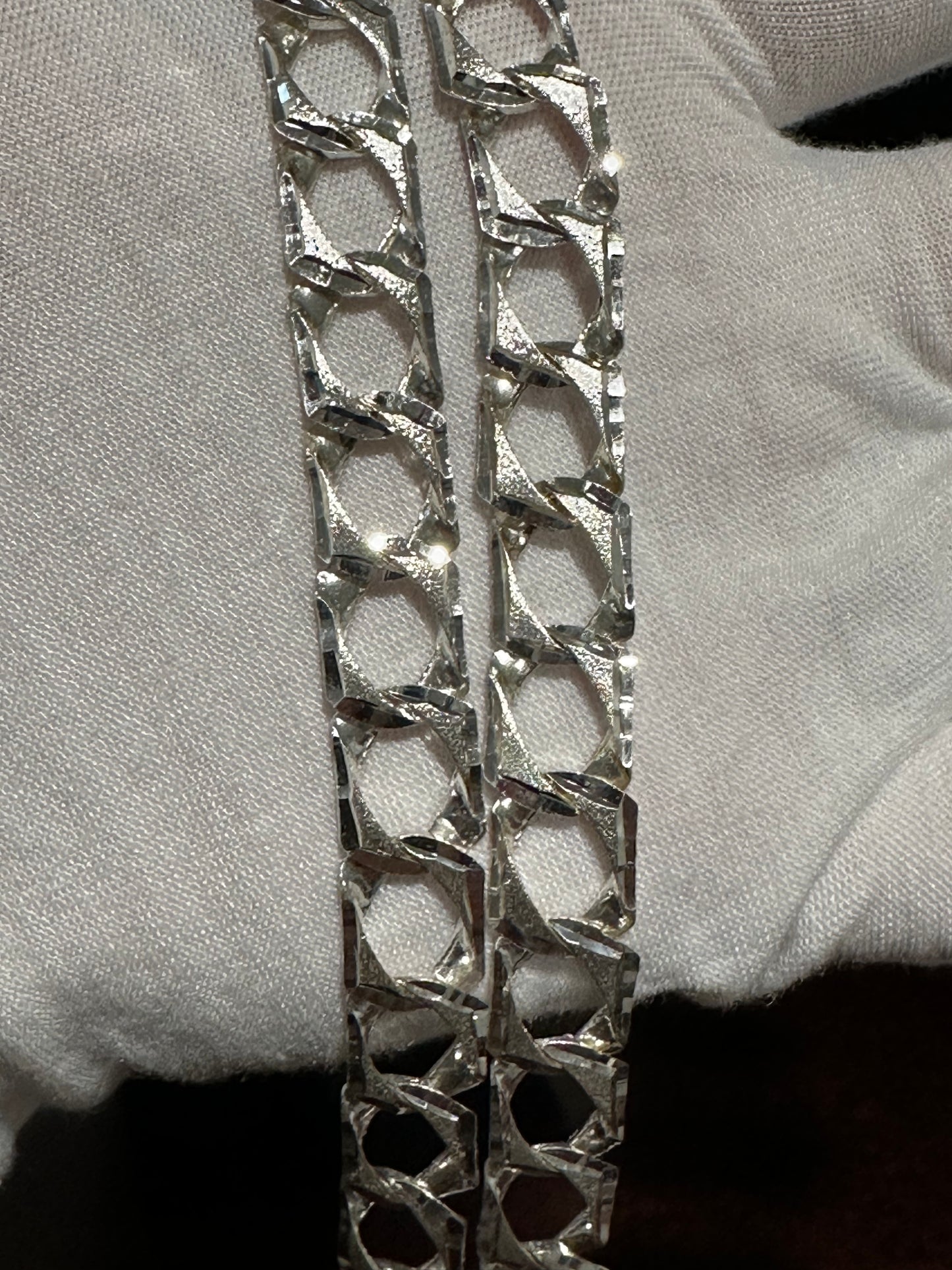 Silver Diamond Cut Chain 24”