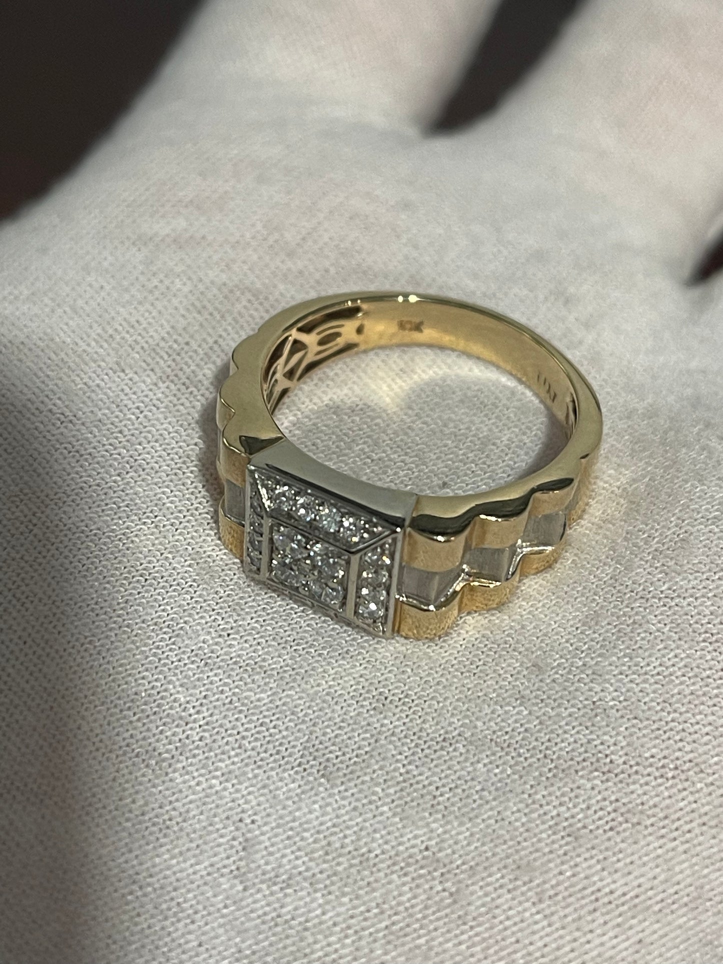 10K Men’s Natural Diamond Ring