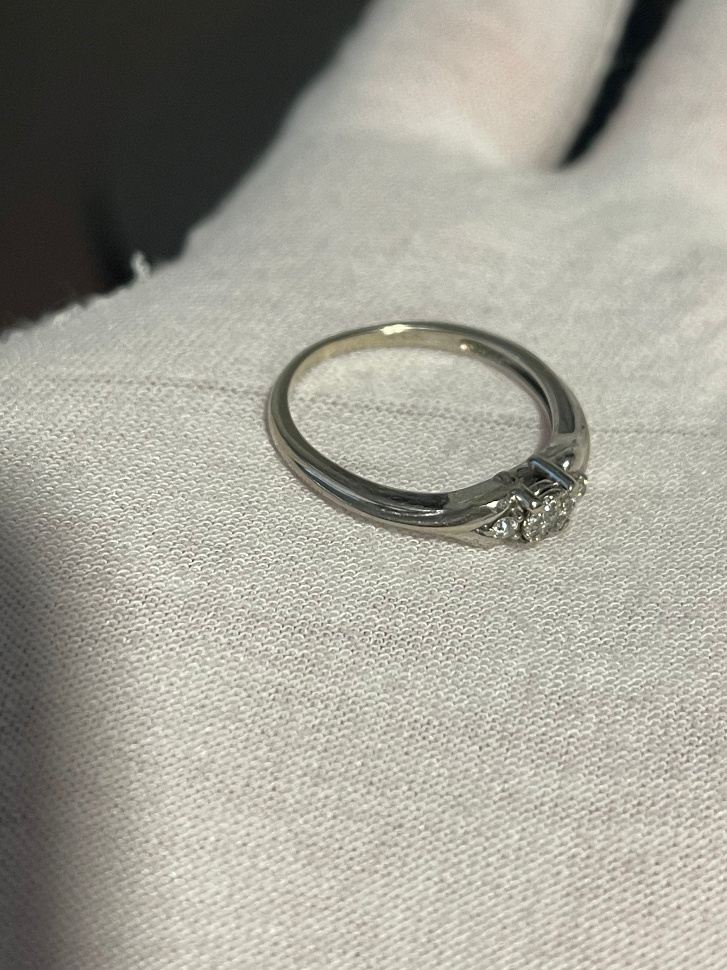 10K White Gold Diamond Ring