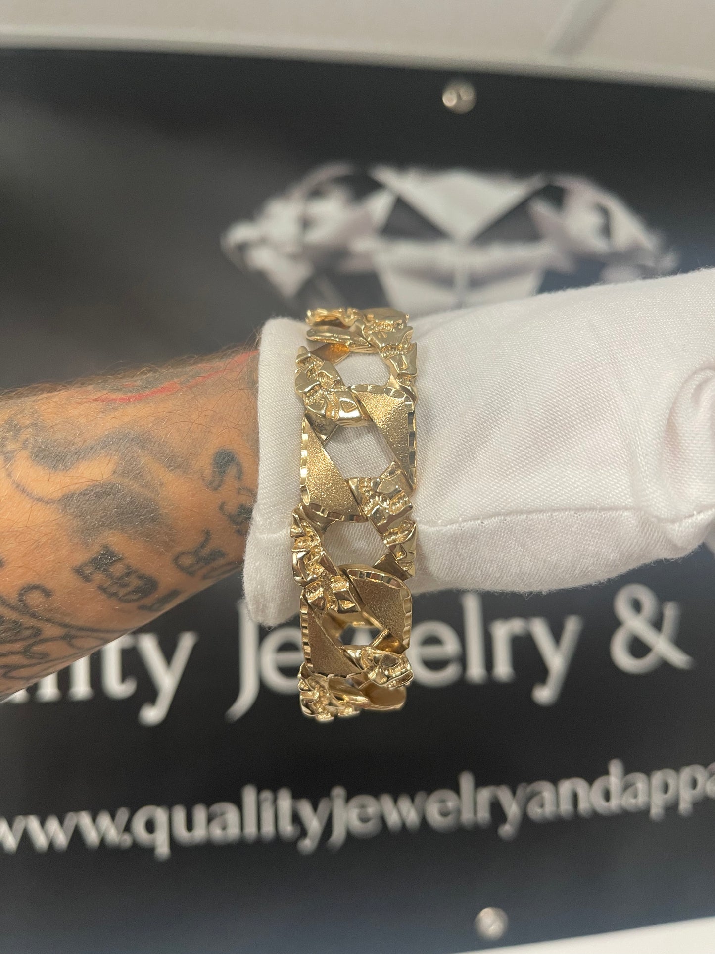 10K DC Nugget Bracelet 21.4mm Wide