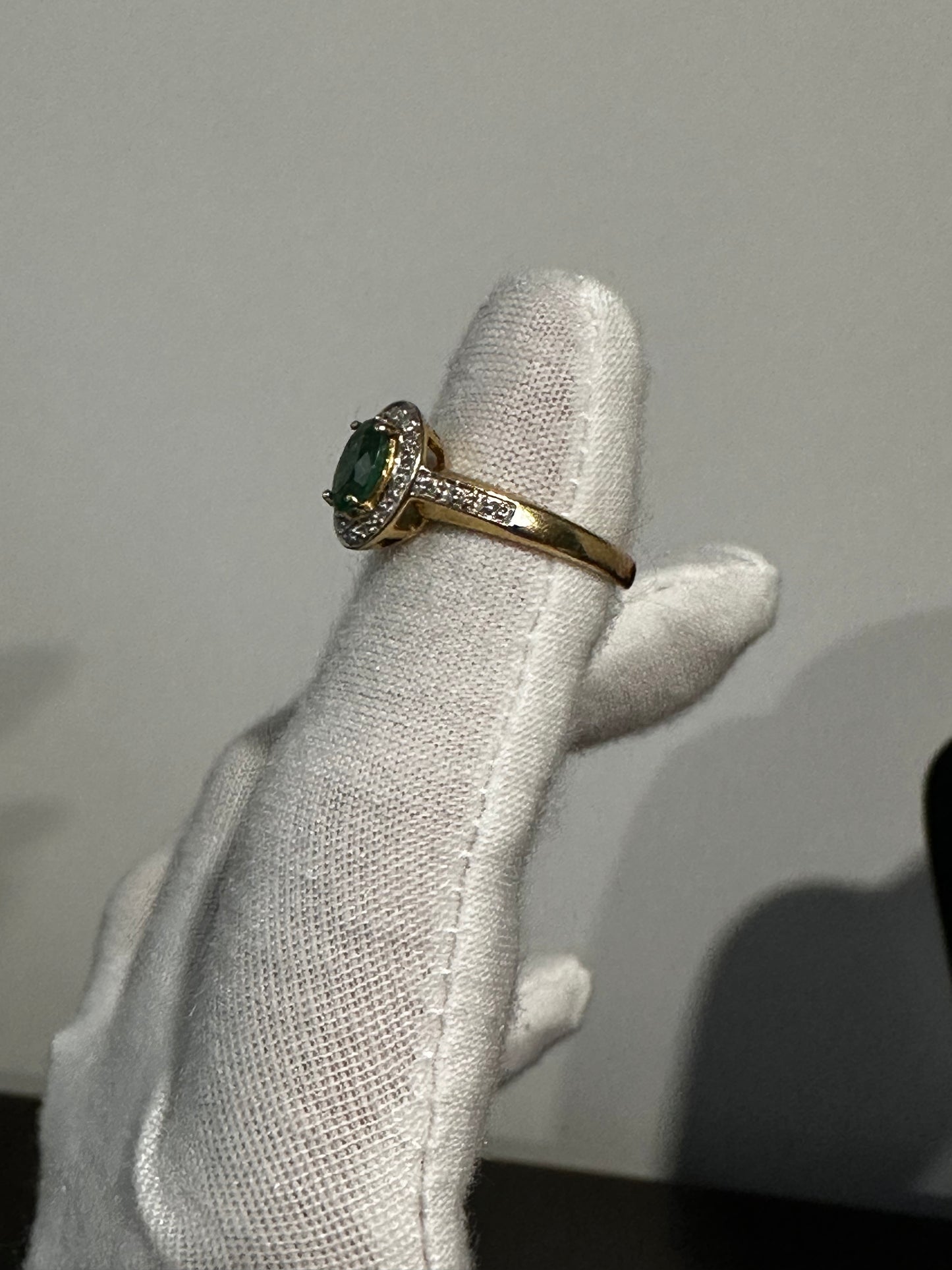 18K Emerald & Diamond Ring Size 6.75