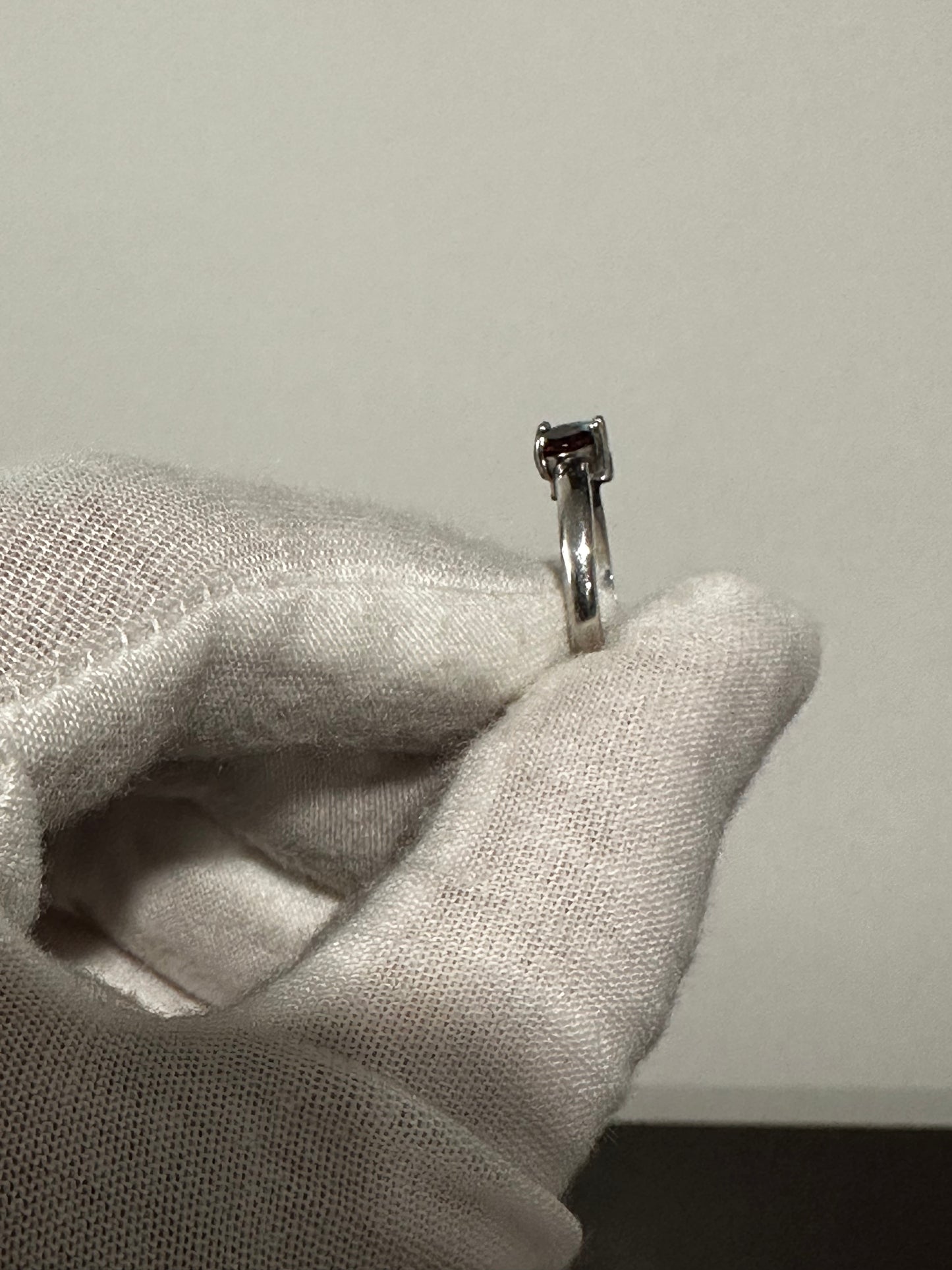 10K White Gold Heart Ring Size 6.25