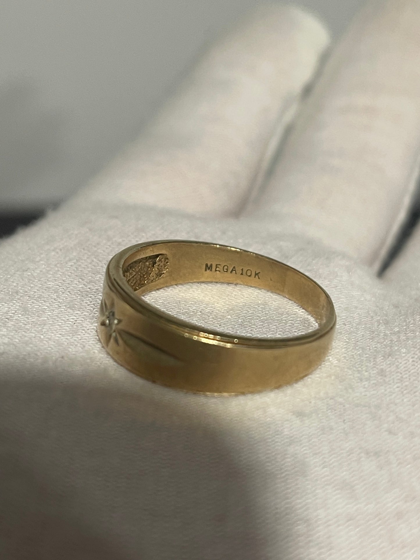 10K Men’s Ring With Diamond