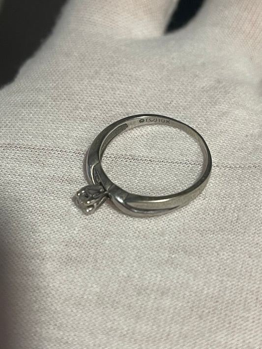 10K White Gold Diamond Ring