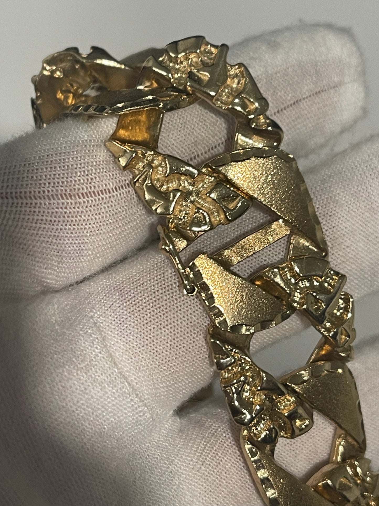 10K DC Nugget Bracelet 21.4mm Wide